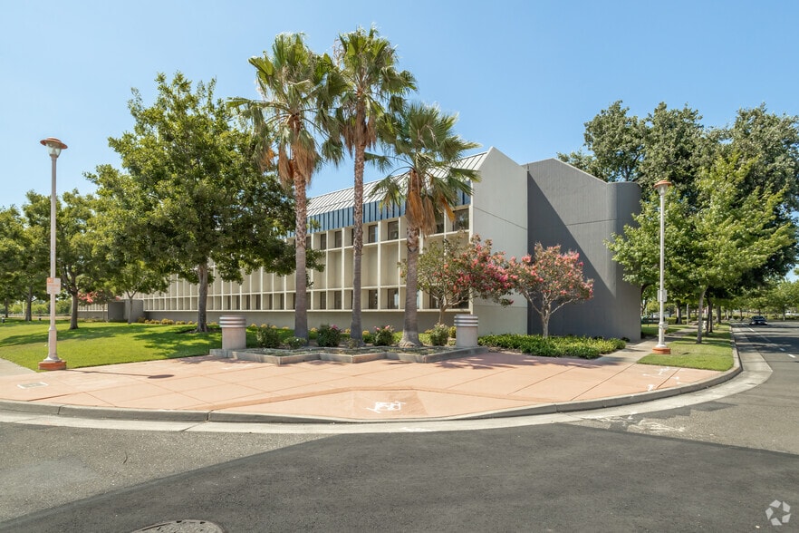 10481 Armstrong Ave, Mather, CA 95655