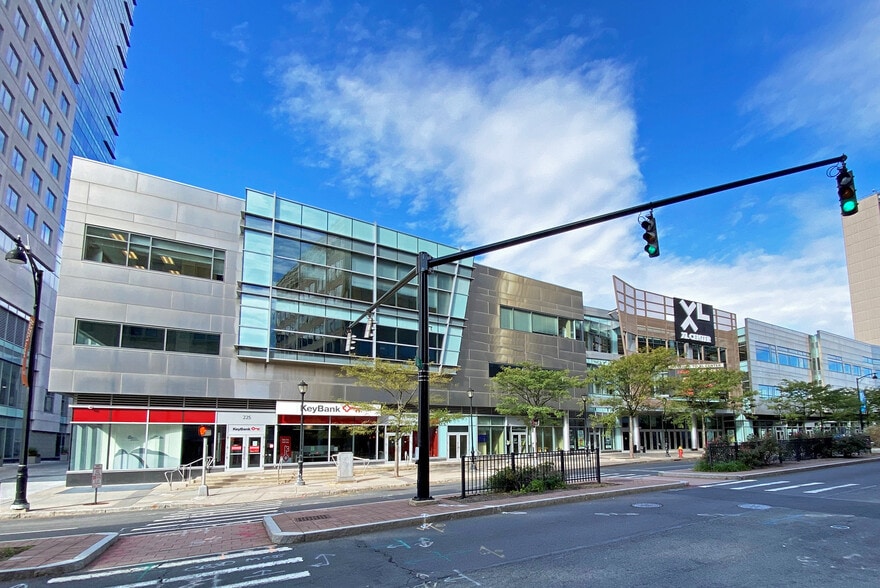 221 Trumbull St, Hartford, CT for lease - Building Photo - Image 2 of 7