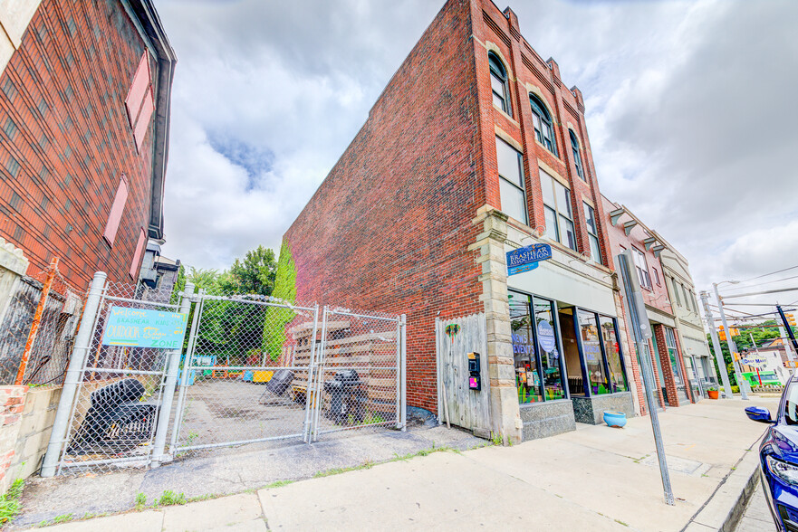 829 E Warrington Ave, Pittsburgh, PA for sale - Building Photo - Image 1 of 1