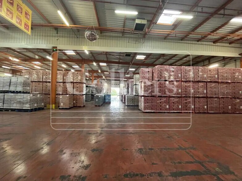 Industrial in Tarascon for lease - Interior Photo - Image 1 of 6