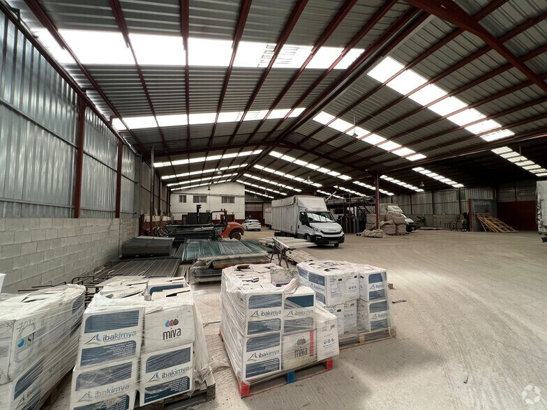 Industrial in Humanes de Madrid, Madrid for sale - Building Photo - Image 2 of 21