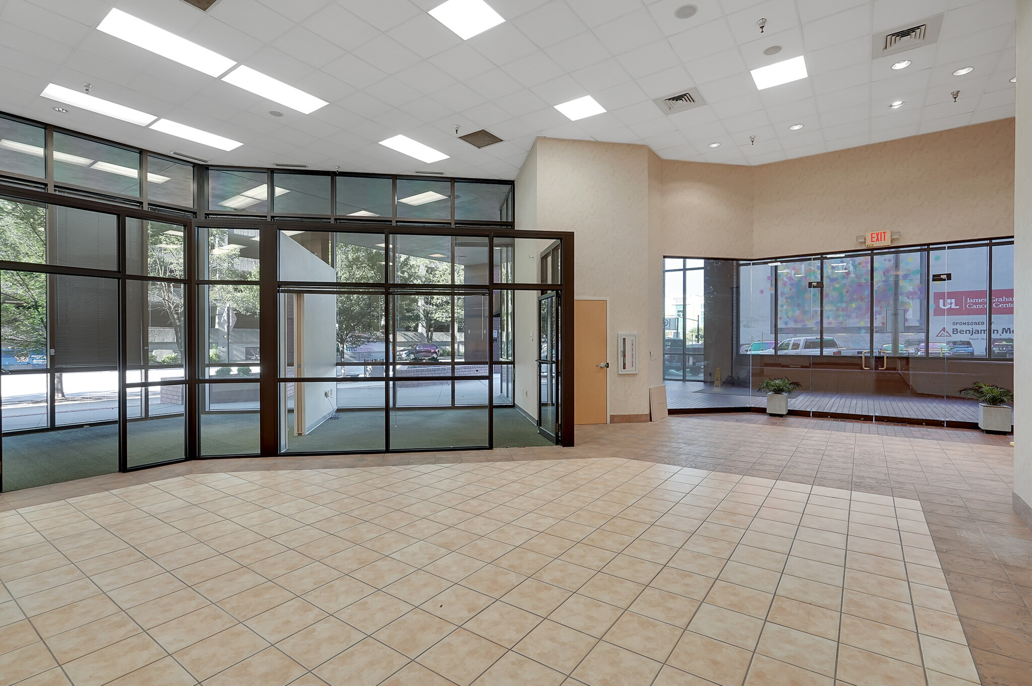 515 W Market St, Louisville, KY for lease Interior Photo- Image 1 of 10