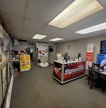 28039 W Commercial Ave, Lake Barrington, IL for lease Interior Photo- Image 2 of 4