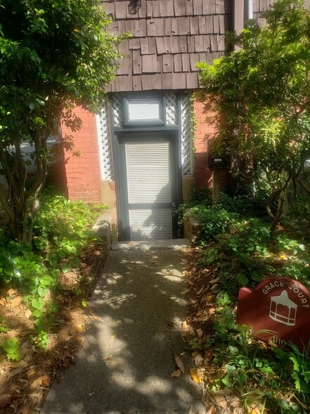 1110 Brookstown Ave, Winston-Salem, NC for lease - Building Photo - Image 2 of 18