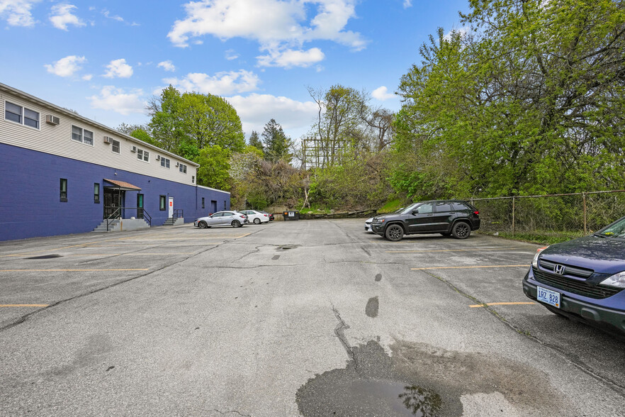 65 Valley St, East Providence, RI for lease - Building Photo - Image 3 of 39