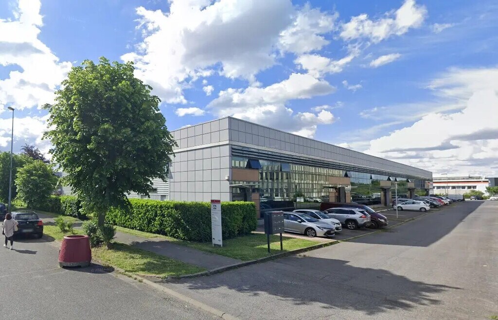 Location Entrepôt 898 m² - Photo 1