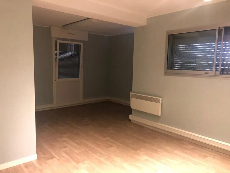 Office in Talant for lease - Interior Photo - Image 3 of 6