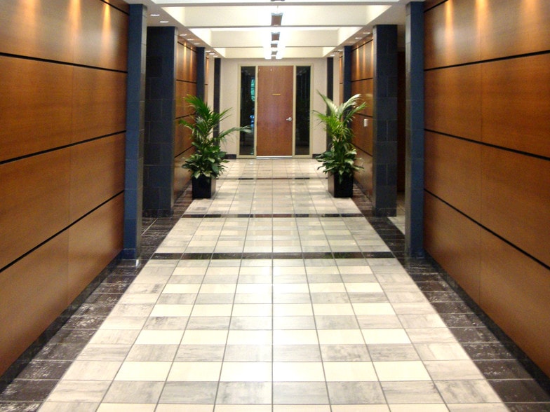 17300 Chenal Pky, Little Rock, AR for lease - Lobby - Image 2 of 25