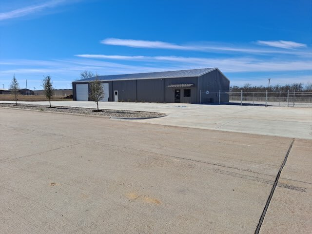 1608 Edgewood Ct, Cleburne, TX for sale - Primary Photo - Image 1 of 1