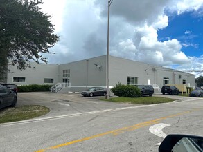 550 W 84th St, Hialeah, FL for lease Building Photo- Image 1 of 2