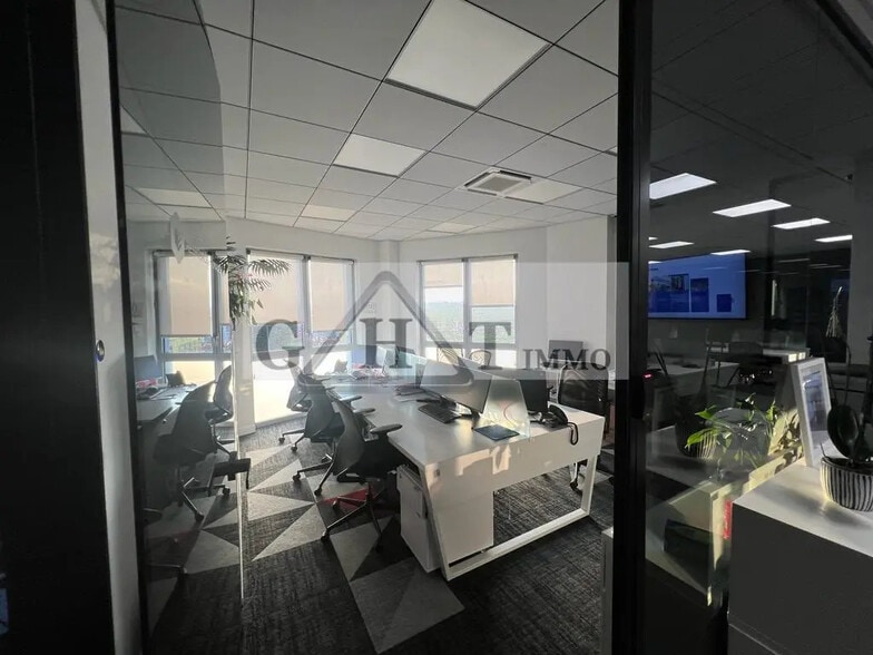 Industrial in Massy for sale - Interior Photo - Image 1 of 12