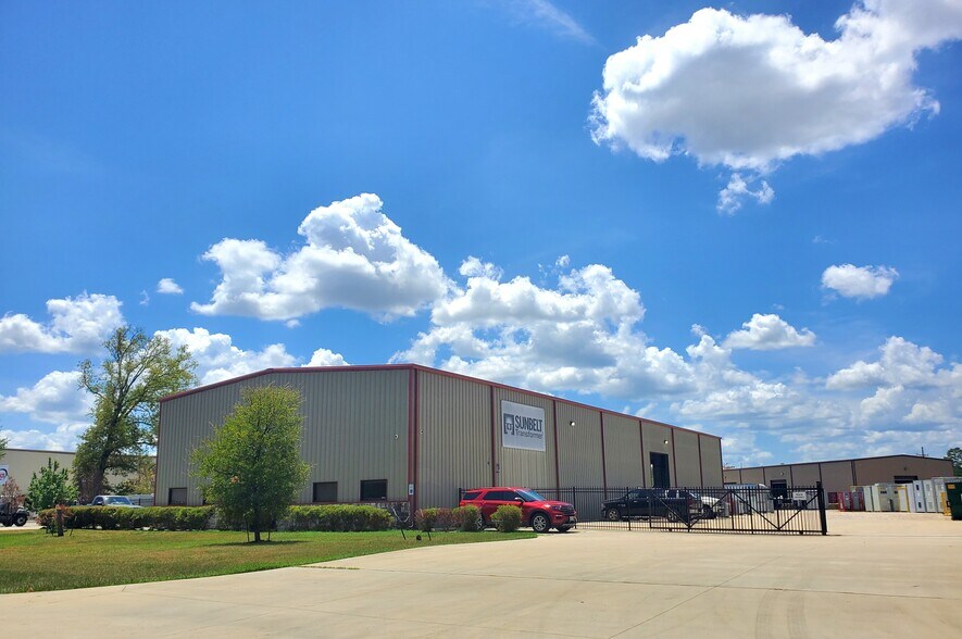 1610 Hawthorne Dr, Conroe, TX for sale - Building Photo - Image 1 of 1