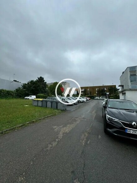 Flex in Garges-lès-Gonesse for sale - Building Photo - Image 3 of 8