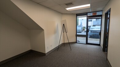 865 Rainier Ave N, Renton, WA for lease Building Photo- Image 2 of 5