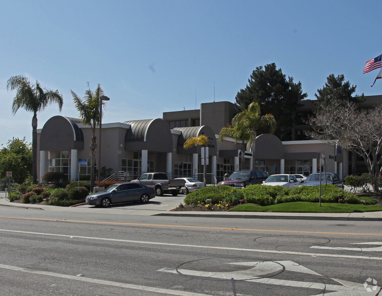 2540-2548 E Vineyard Ave, Oxnard, CA for lease - Primary Photo - Image 1 of 2