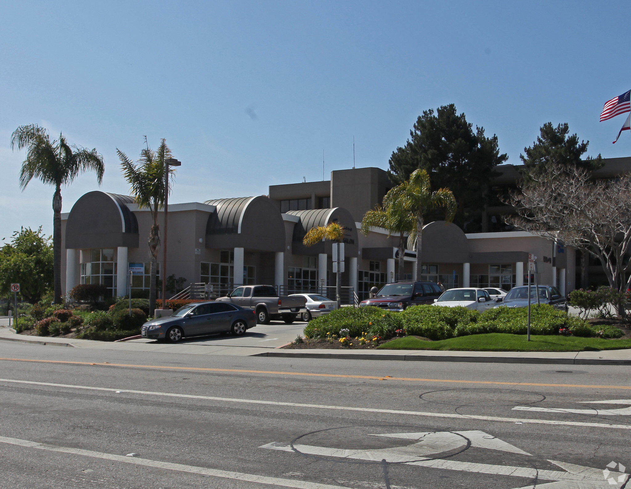 2540-2548 E Vineyard Ave, Oxnard, CA for lease Primary Photo- Image 1 of 3