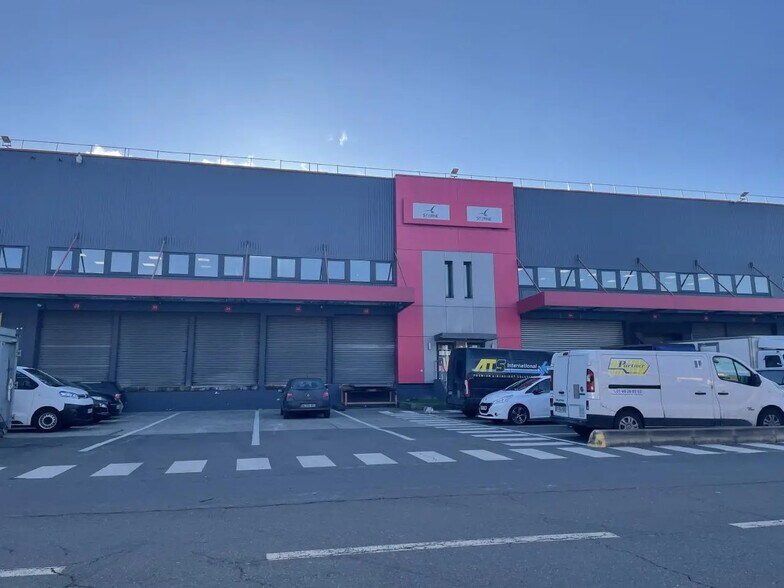 Flex in Le Blanc-Mesnil for lease - Building Photo - Image 3 of 8