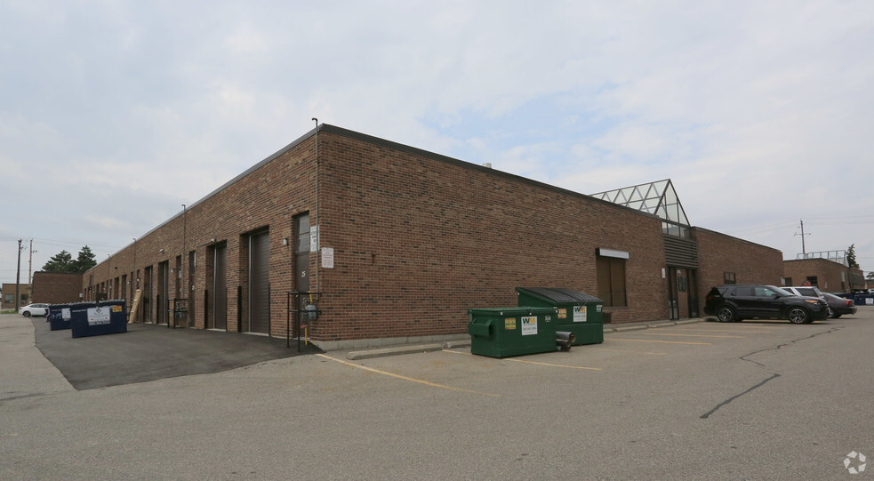 855 Alness St, Toronto, ON for lease - Primary Photo - Image 1 of 2