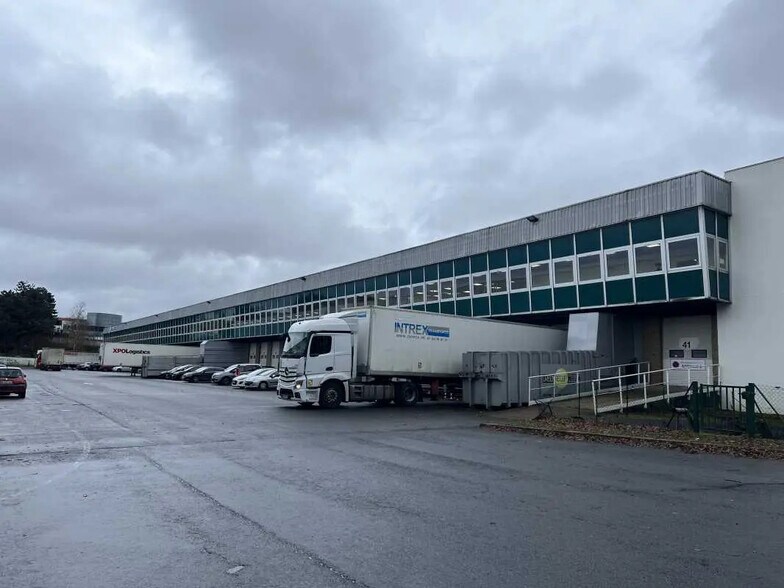 12 Rue De La Ferme Saint-Ladre, Saint-Witz for lease - Building Photo - Image 1 of 10