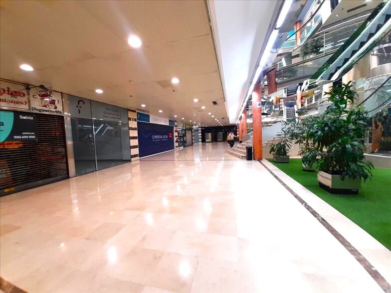 Calle Carlos López Otin, Oviedo, Asturias for sale - Building Photo - Image 3 of 19