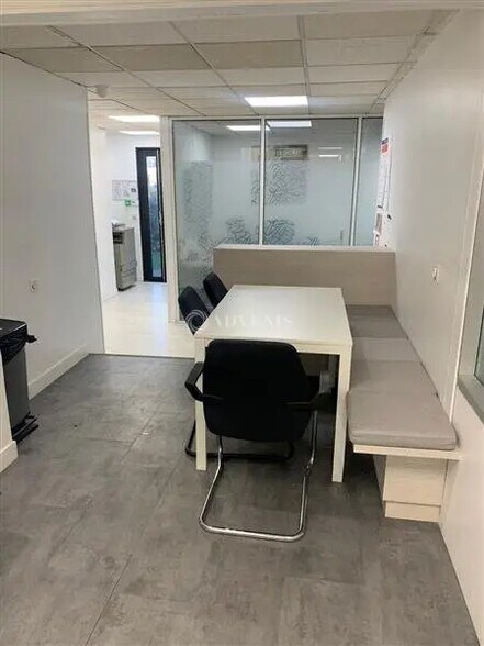 Office in Croissy-Beaubourg for sale - Interior Photo - Image 2 of 12