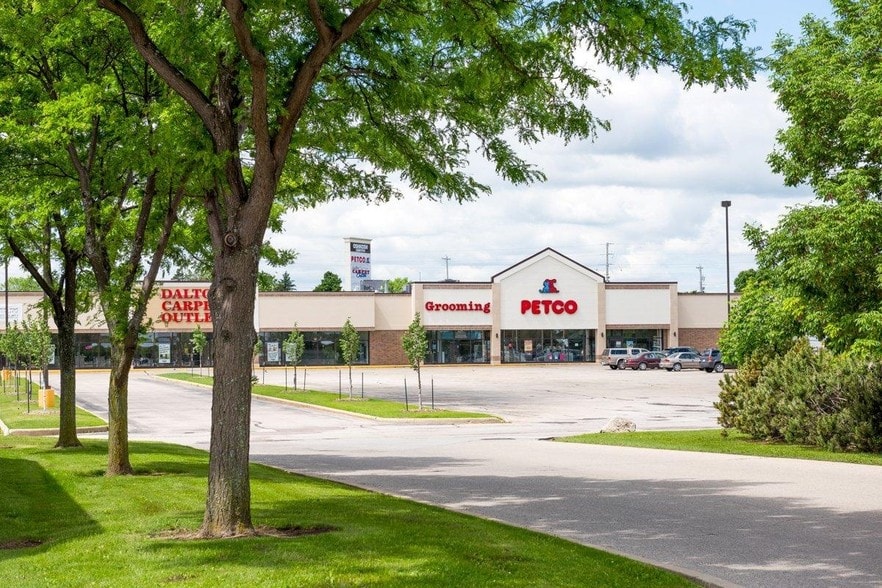 1900-1964 S Koeller St, Oshkosh, WI for lease - Building Photo - Image 1 of 49