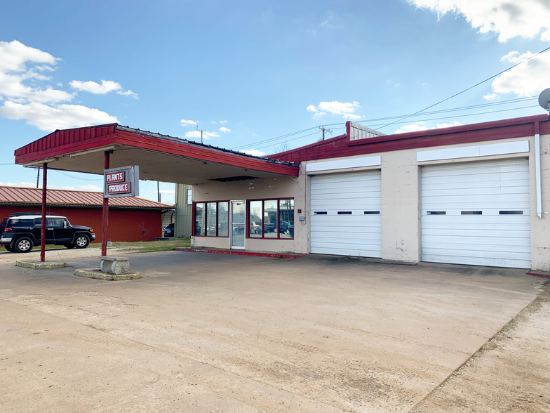 129 W McCart St, Krum, TX for lease - Building Photo - Image 1 of 11