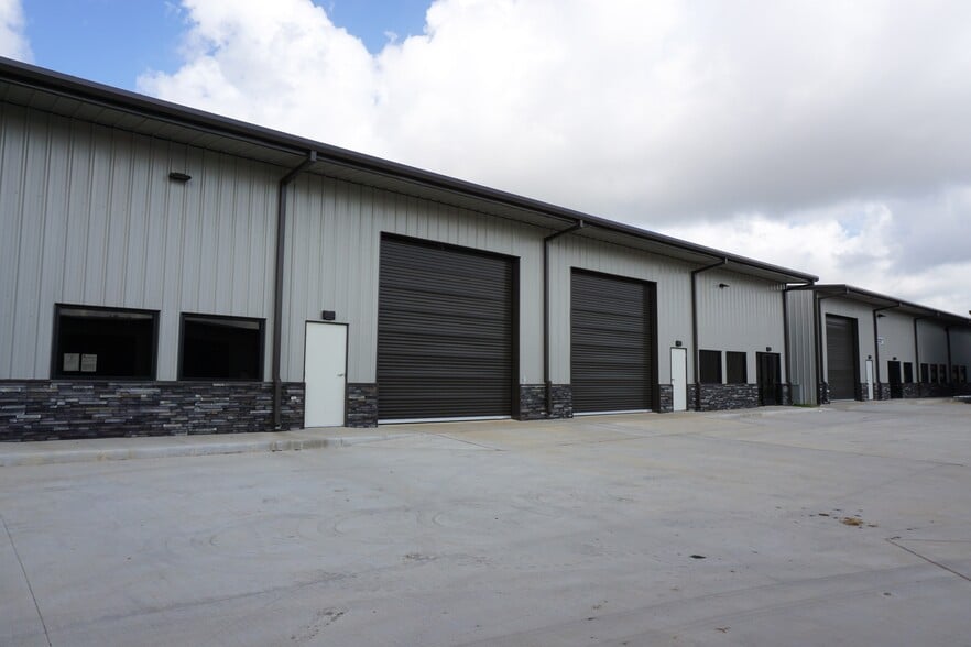 120 Corporate Dr, Willis, TX for lease - Building Photo - Image 3 of 26