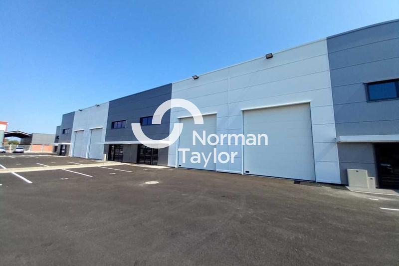 Flex in Perpignan for lease - Building Photo - Image 1 of 6