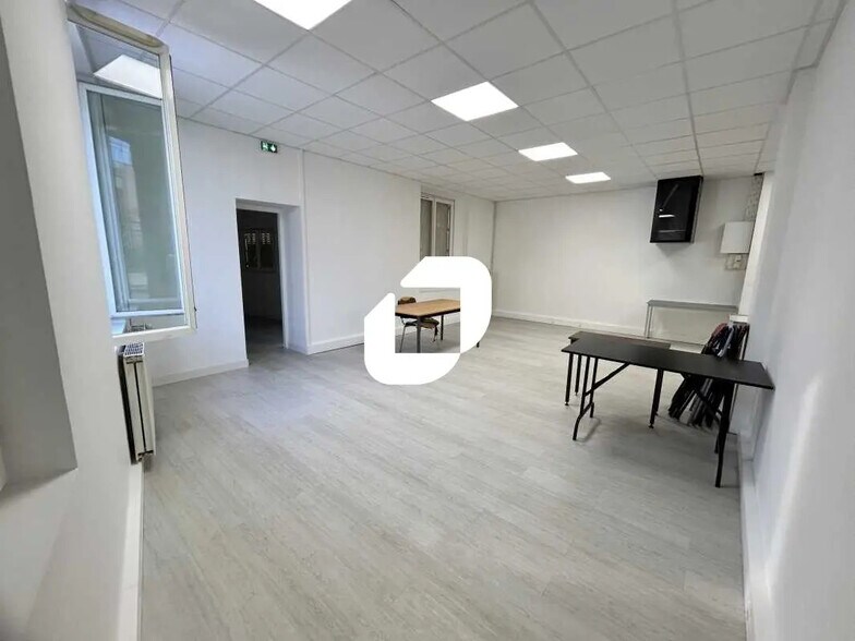 Office in Argenteuil for lease - Interior Photo - Image 3 of 9