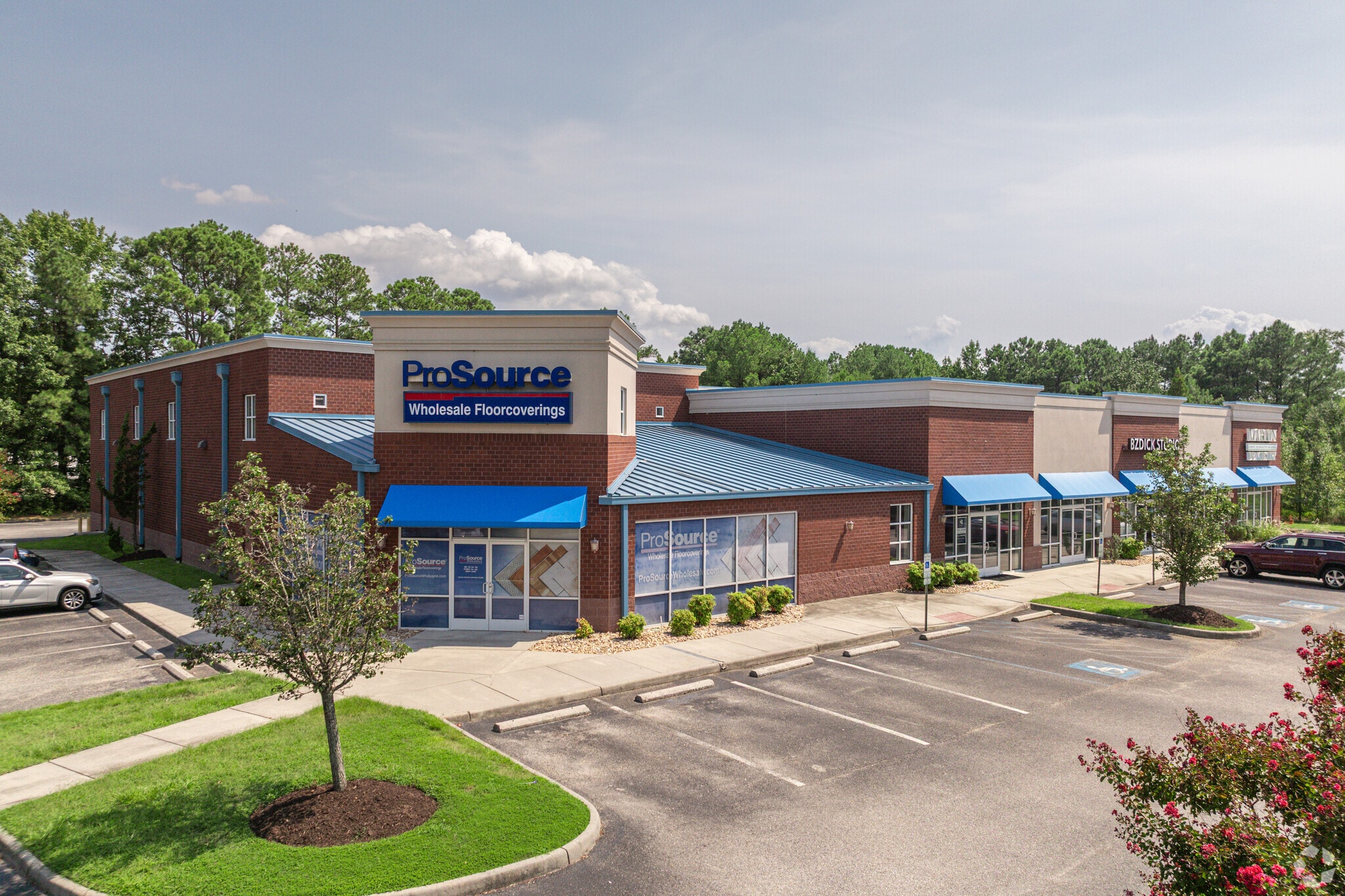 301 Village Ave, Yorktown, VA for lease Primary Photo- Image 1 of 5