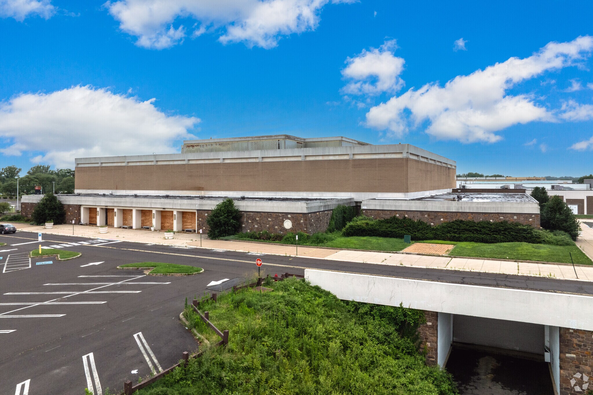 100 Neshaminy Mall, Bensalem, PA for sale Primary Photo- Image 1 of 1