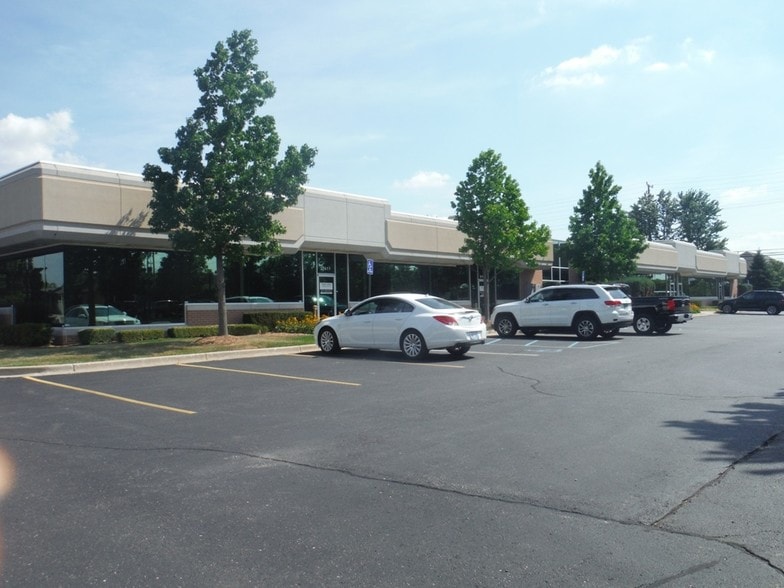 39581-39641 Garfield Rd, Clinton Township, MI for sale - Building Photo - Image 2 of 6