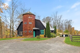 Hudson Valley Restaurant - River Frontage - Motel