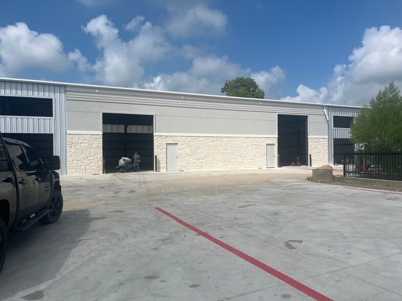 12717 Shiloh Church Rd, Houston, TX for lease - Building Photo - Image 1 of 1