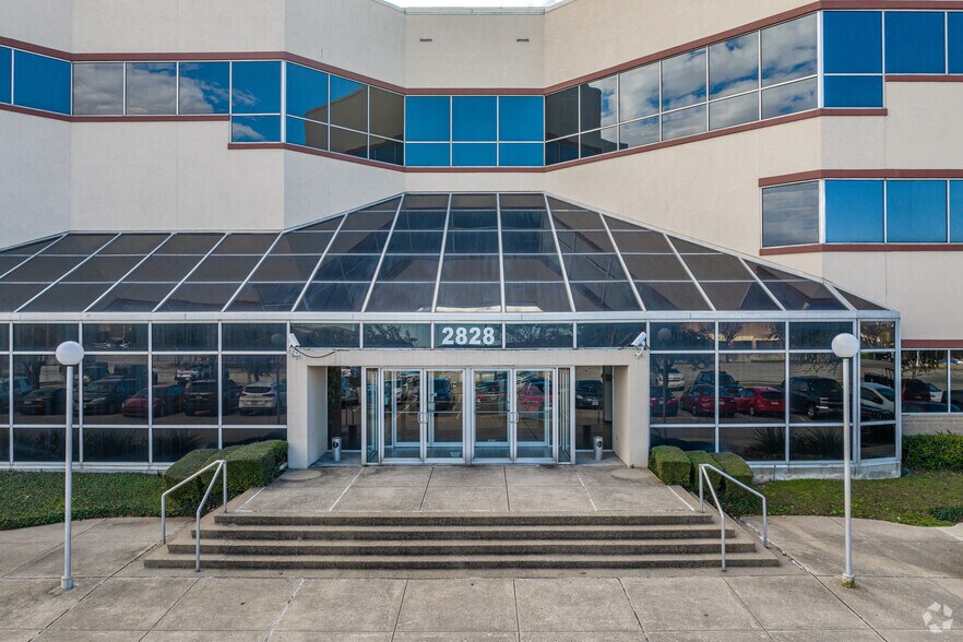 2828 E Trinity Mills Rd, Carrollton, TX for lease - Building Photo - Image 2 of 19