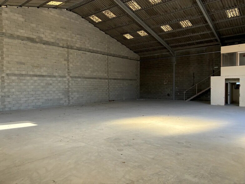 27 Rue Fernand Forest, Perpignan for lease - Interior Photo - Image 2 of 4