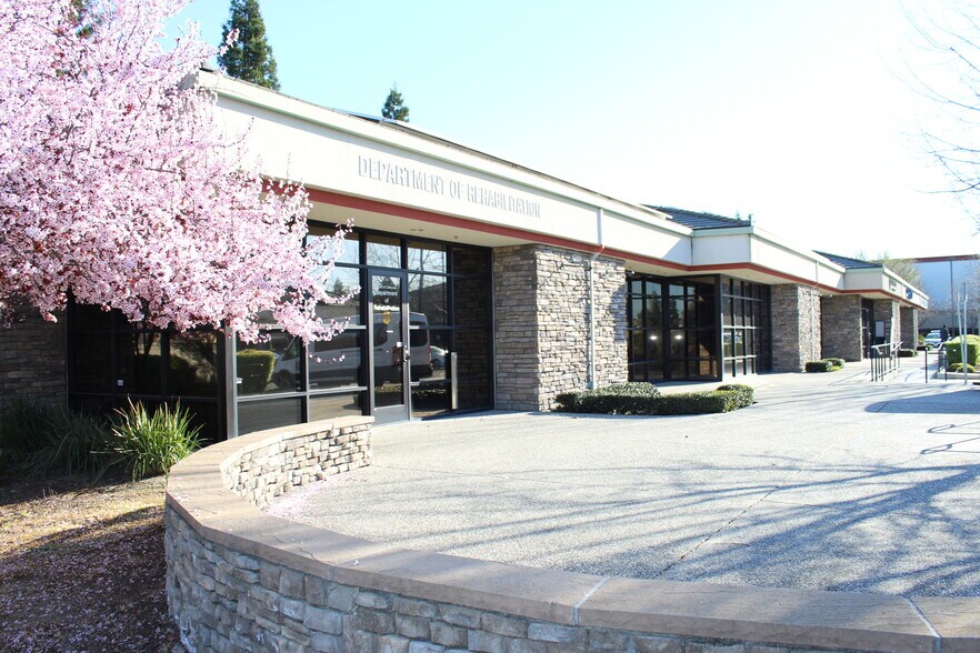 8701 Center Pky, Sacramento, CA for lease - Building Photo - Image 1 of 15