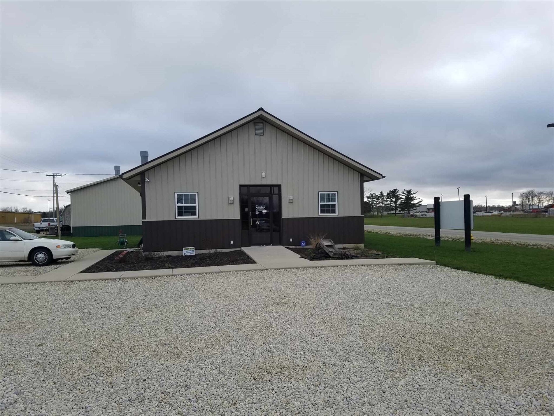 395 Symmes Center Dr, Winchester, IN for sale Primary Photo- Image 1 of 1