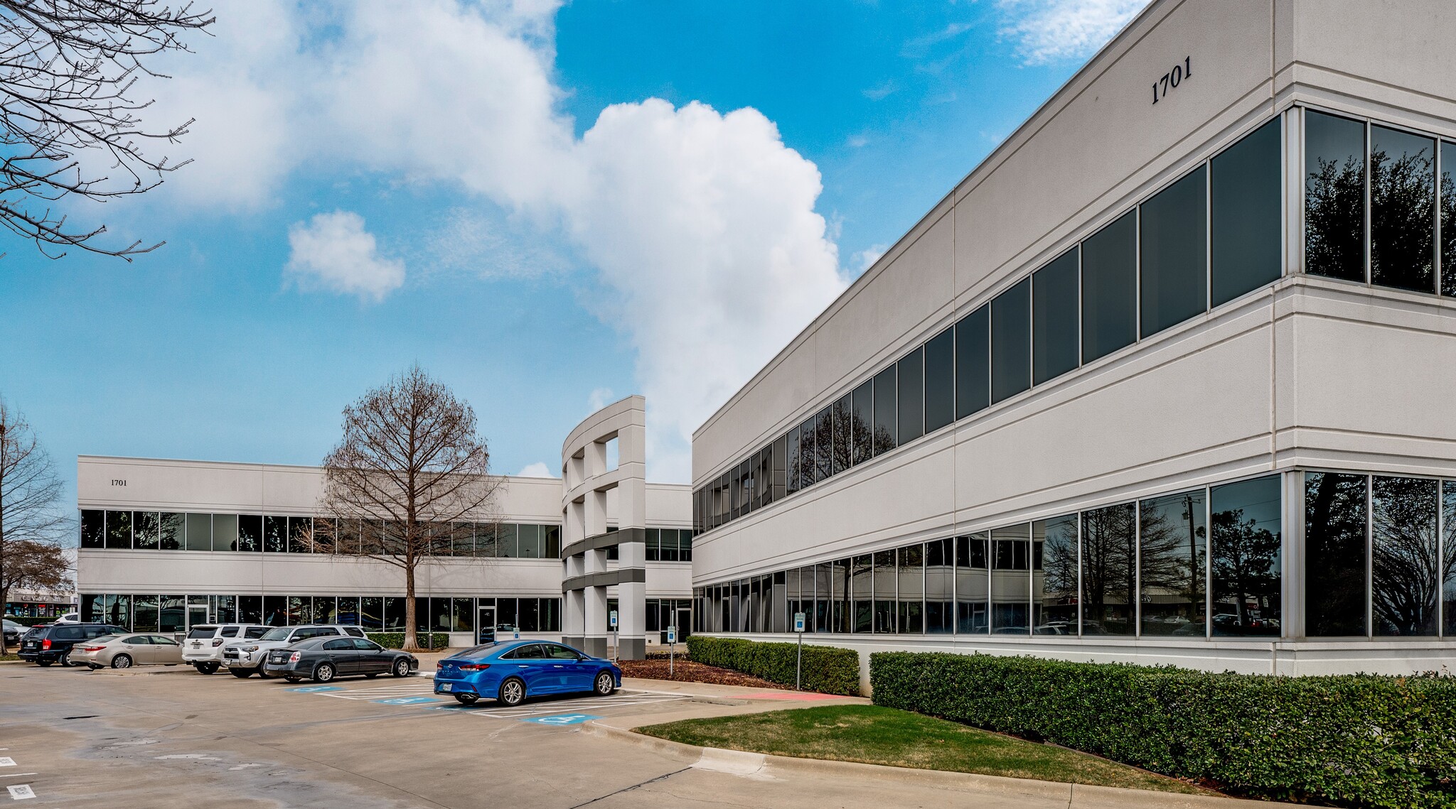 1701 E Lamar Blvd, Arlington, TX for lease Building Photo- Image 1 of 15