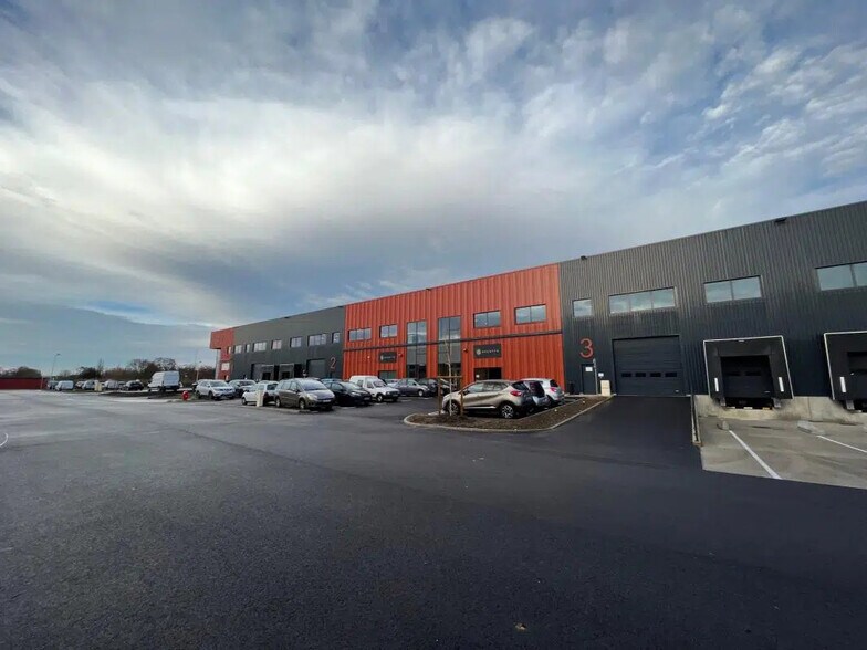 Office in SAINT-OUEN-L'AUMONE for lease - Building Photo - Image 2 of 21