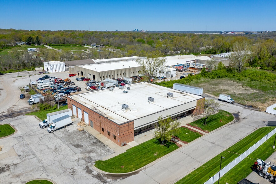 5893 Raytown Rd, Raytown, MO for lease - Building Photo - Image 3 of 6