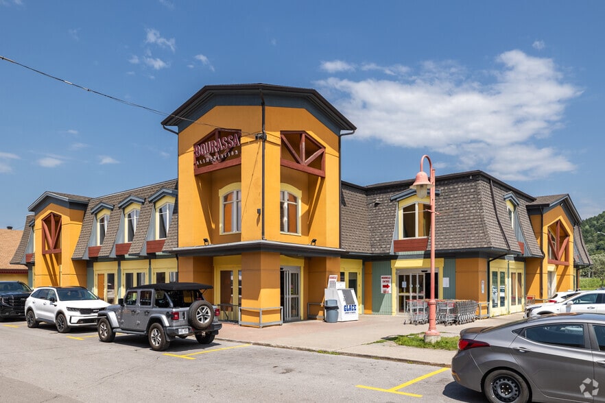 100-105 Avenue Guindon, St-Sauveur, QC for lease - Building Photo - Image 2 of 12