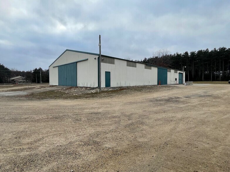 175 Quality Dr, Manawa, WI for sale - Building Photo - Image 1 of 1