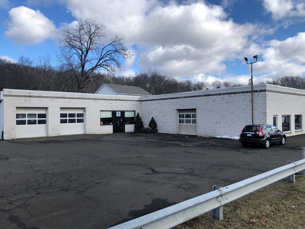 15 Mill Plain Rd, Danbury, CT 06811