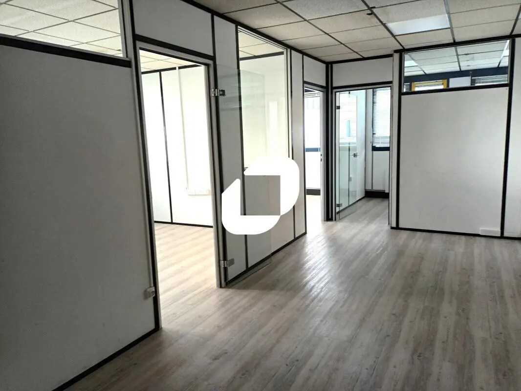 Office in VILLENEUVE-D'ASCQ for lease Interior Photo- Image 1 of 7