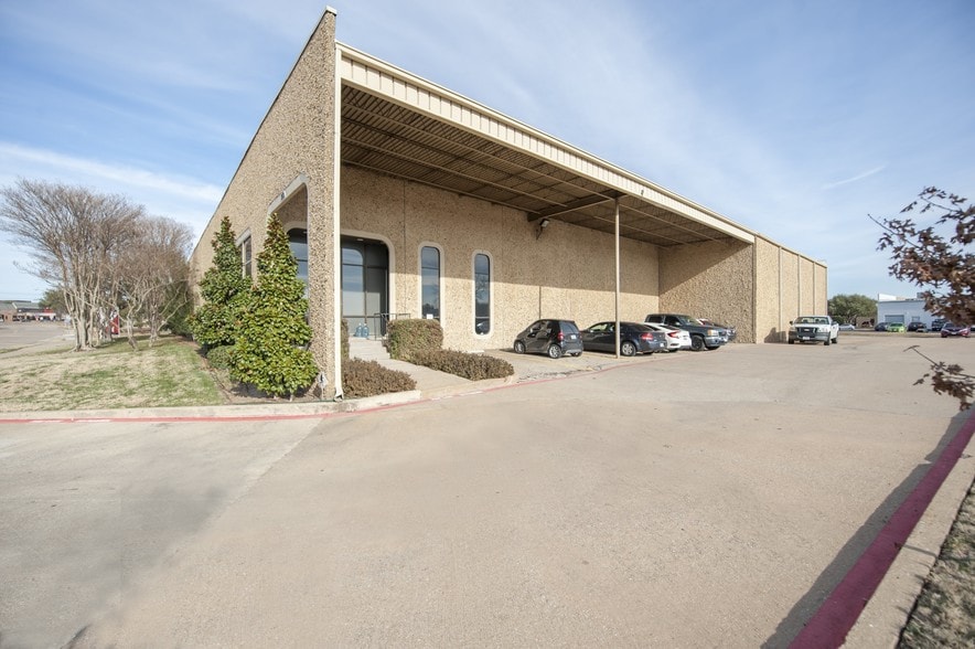 1900 Jay Ell Dr, Richardson, TX for lease - Building Photo - Image 2 of 28