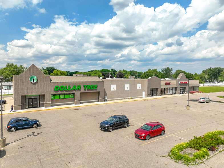 32500-32888 W Warren Rd, Westland, MI for lease - Building Photo - Image 2 of 7