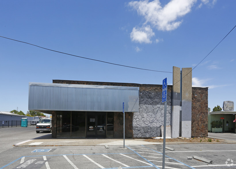 2554-2562 W Middlefield Rd, Mountain View, CA for lease - Building Photo - Image 3 of 7