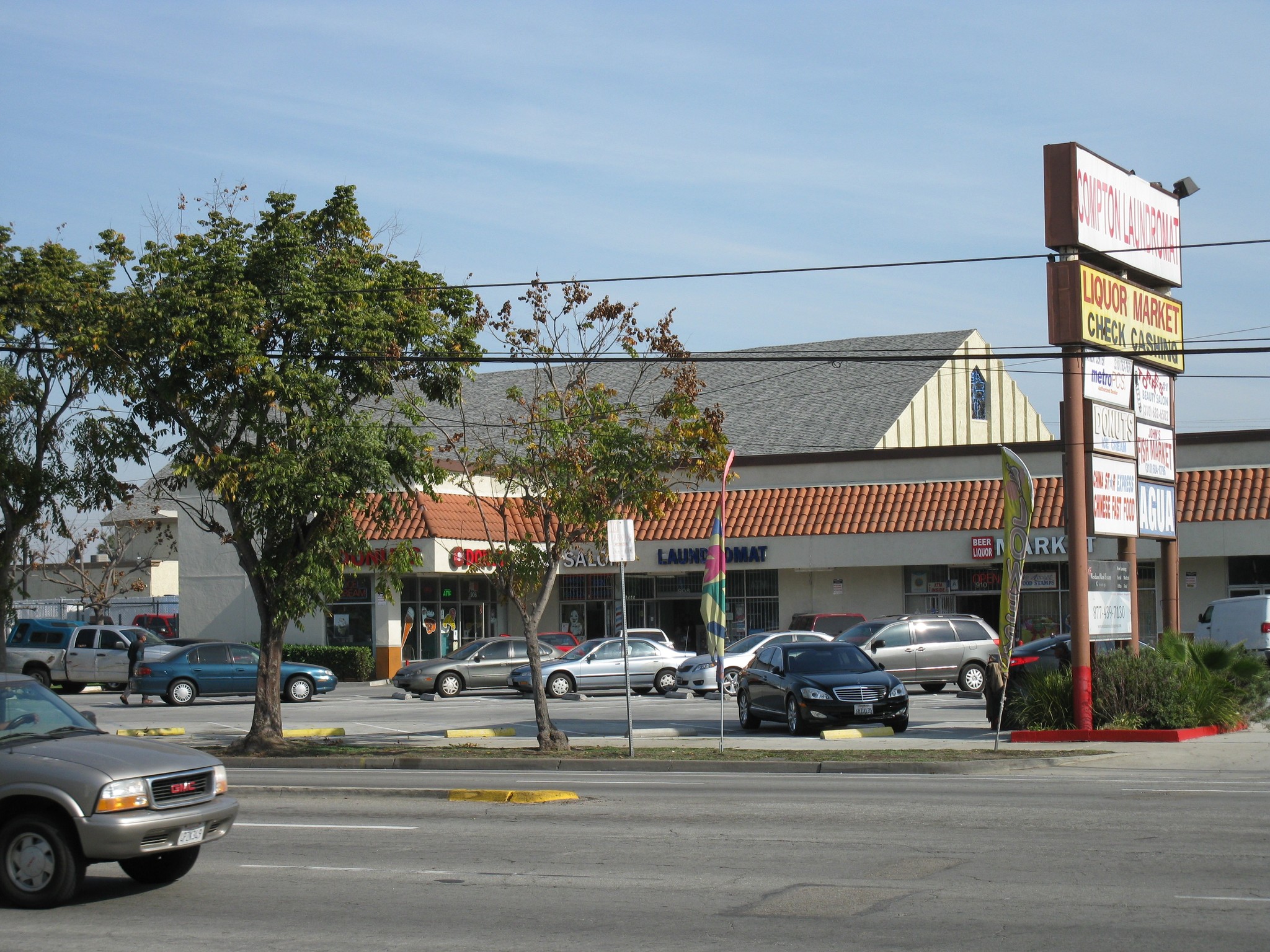 906-936 S Central Ave, Compton, CA for lease Building Photo- Image 1 of 3